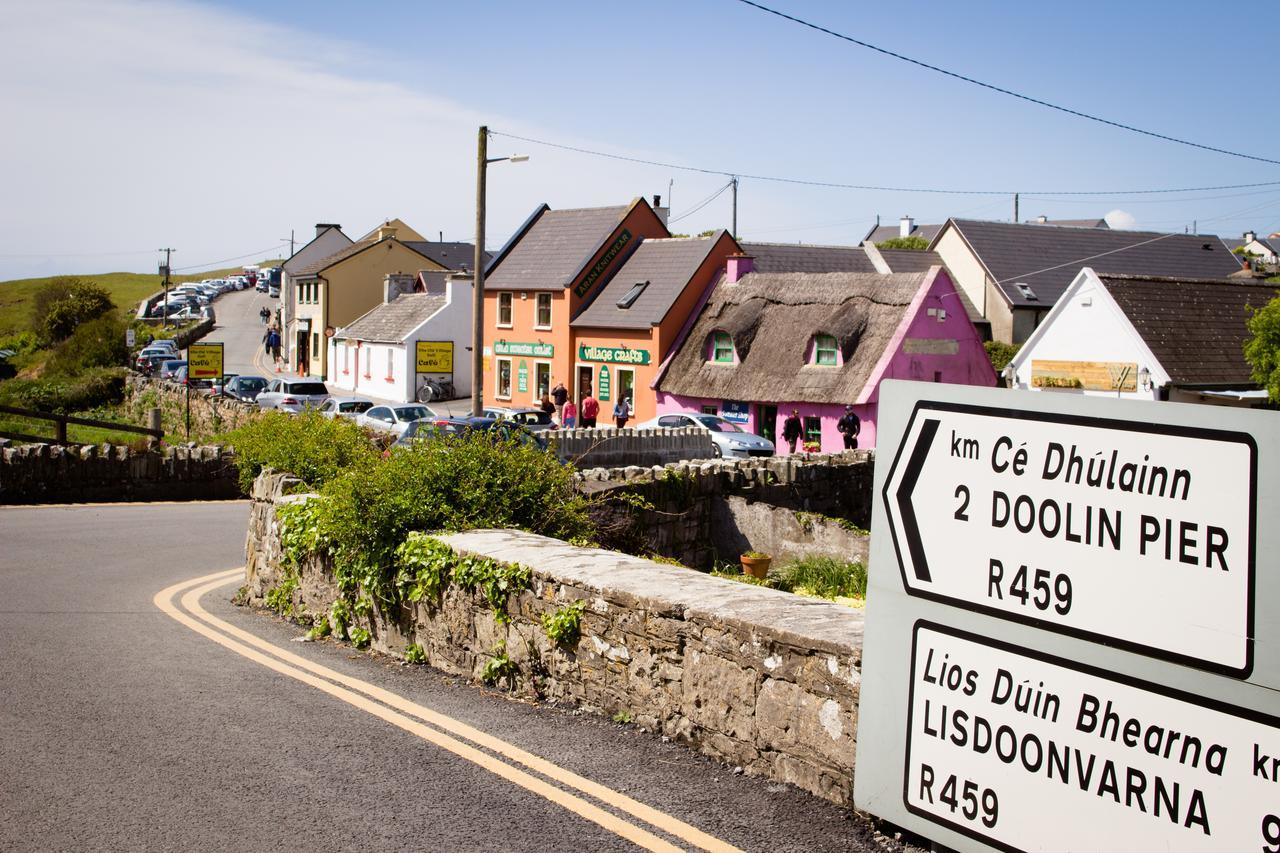 Storytellers Cottage Ballycotteen ภายนอก รูปภาพ