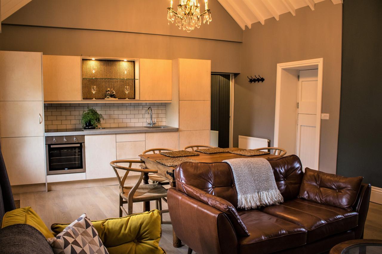 Storytellers Cottage Ballycotteen ภายนอก รูปภาพ