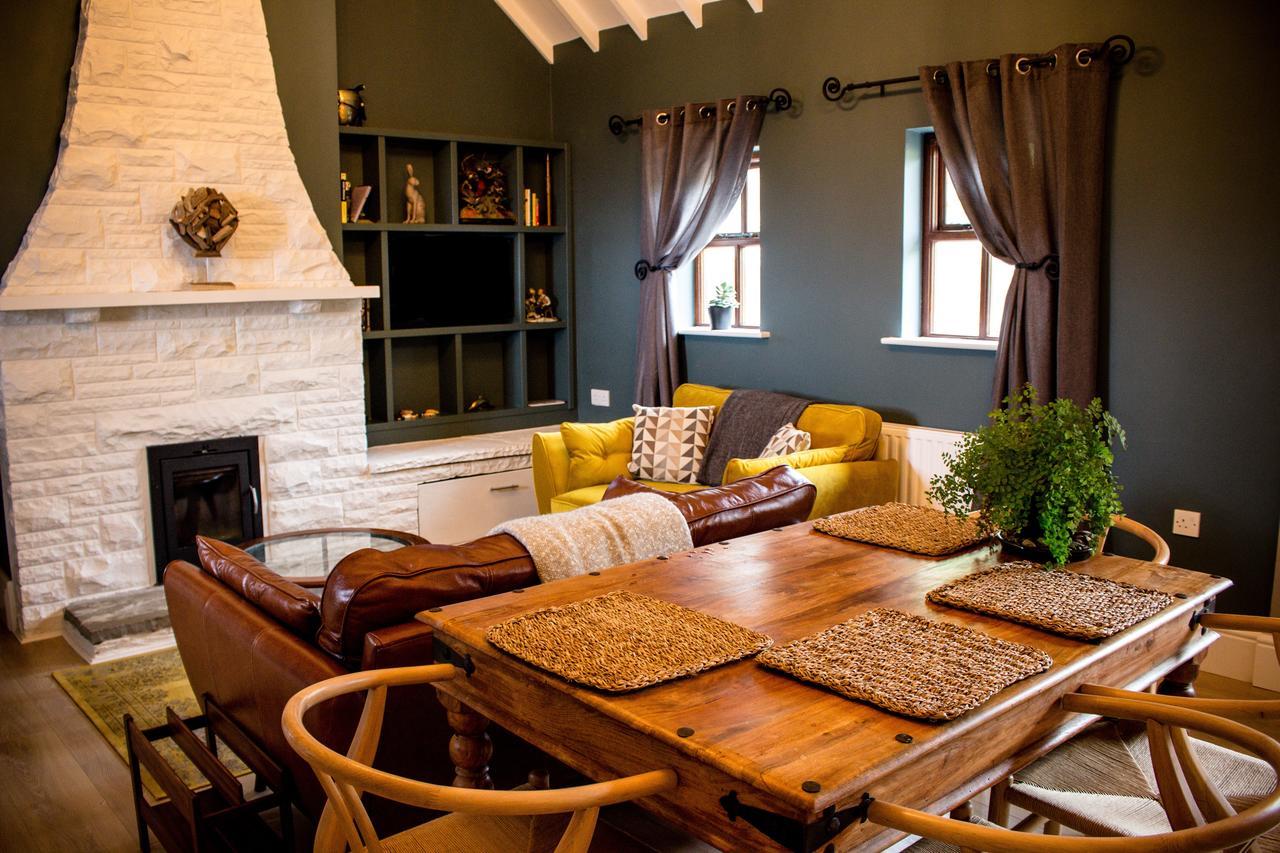 Storytellers Cottage Ballycotteen ภายนอก รูปภาพ