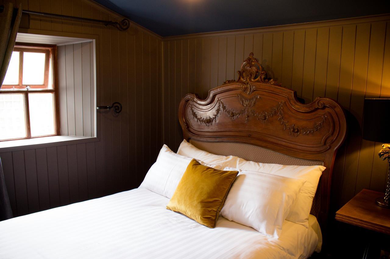 Storytellers Cottage Ballycotteen ภายนอก รูปภาพ
