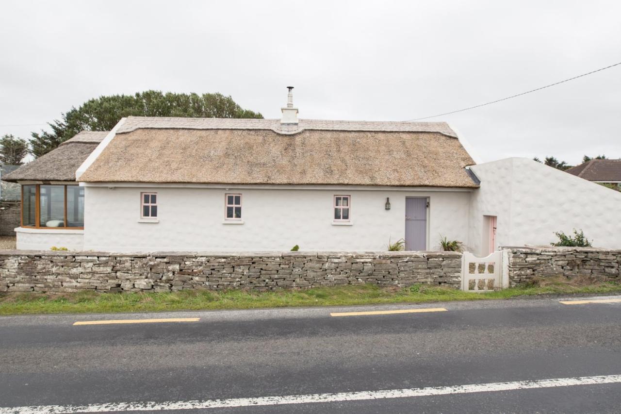 Storytellers Cottage Ballycotteen ภายนอก รูปภาพ