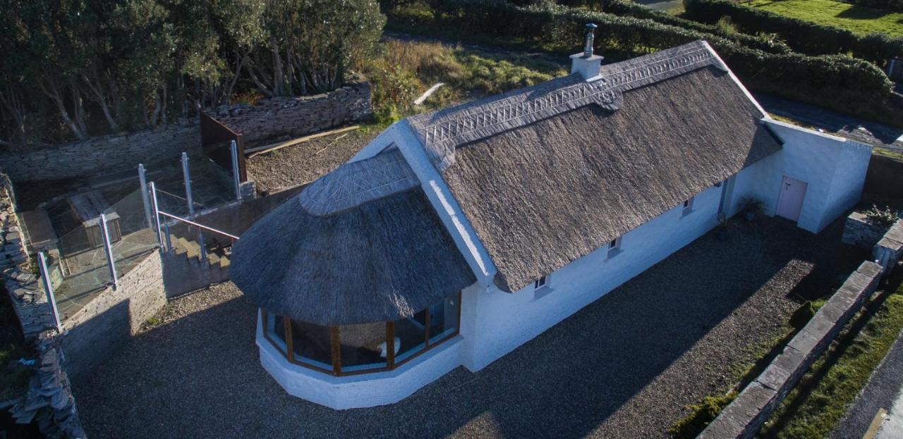 Storytellers Cottage Ballycotteen ภายนอก รูปภาพ
