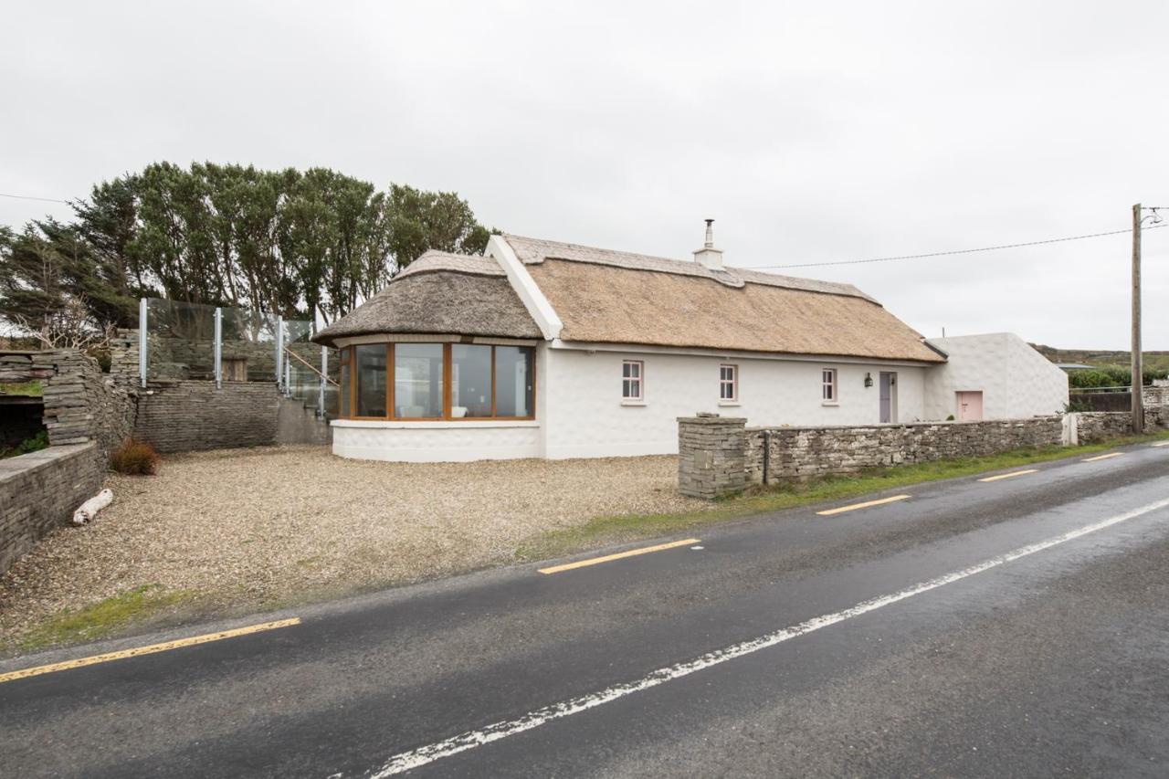 Storytellers Cottage Ballycotteen ภายนอก รูปภาพ
