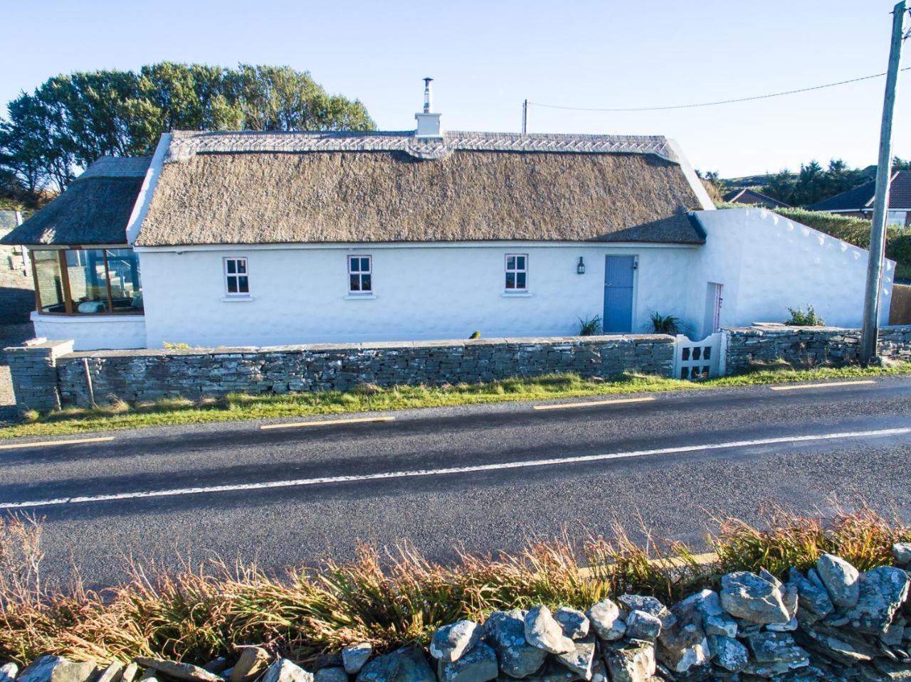 Storytellers Cottage Ballycotteen ภายนอก รูปภาพ